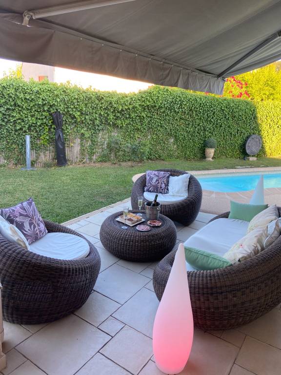 Child-friendly house with private pool, patio & garden | Garden view | Dogs allowed — photo 5