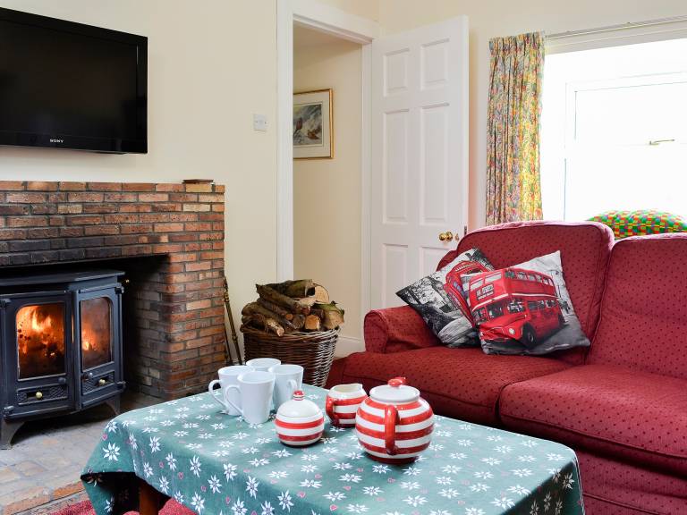 Cottage with garden — photo 3
