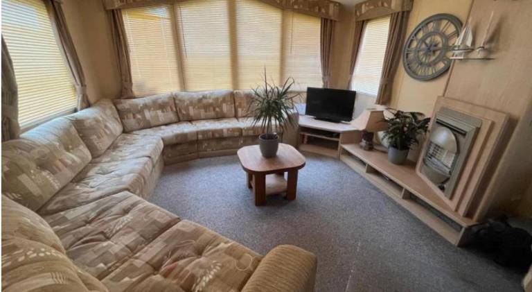 Spacious & welcoming 6th Berth Caravan California Cliffs Holiday Park, Norfolk Coast in Great Yarmouth