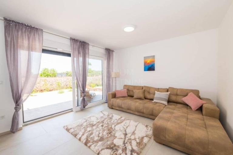 Villa with yard, terrace & grill in Vodice