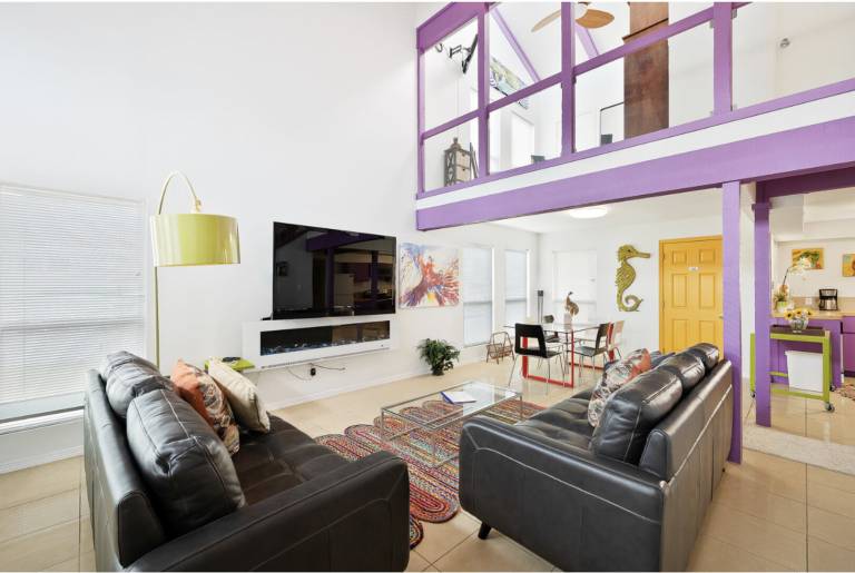 House with private pool & yard — photo 4
