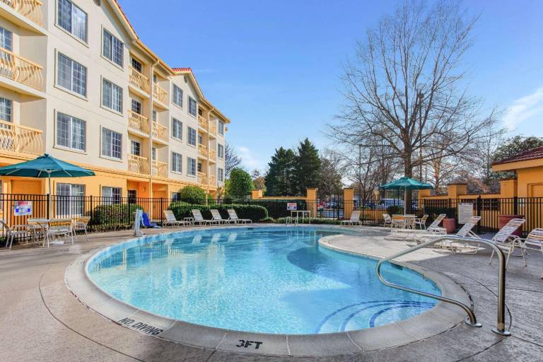 La Quinta Inn & Suites by Wyndham Raleigh Durham Airport — photo 3