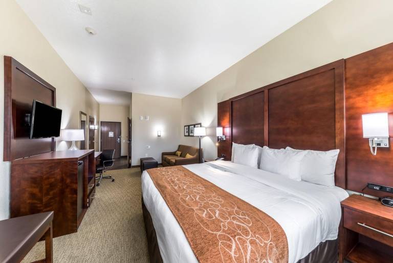 Comfort Suites Grand Prairie - Arlington North in Grand Prairie, TX