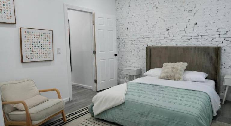 Prime Oasis, 1 mi to Temple U, Washer and Dryer, Free Snacks in Philadelphia, PA