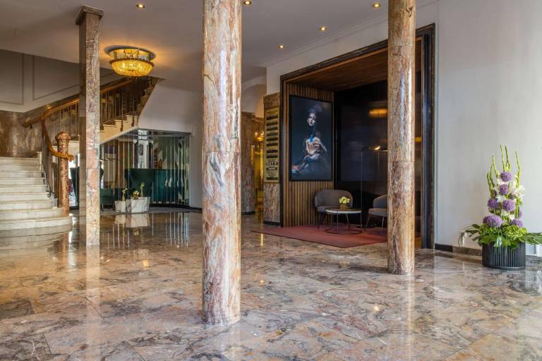 Radisson Blu Schwarzer Bock Hotel — photo 2