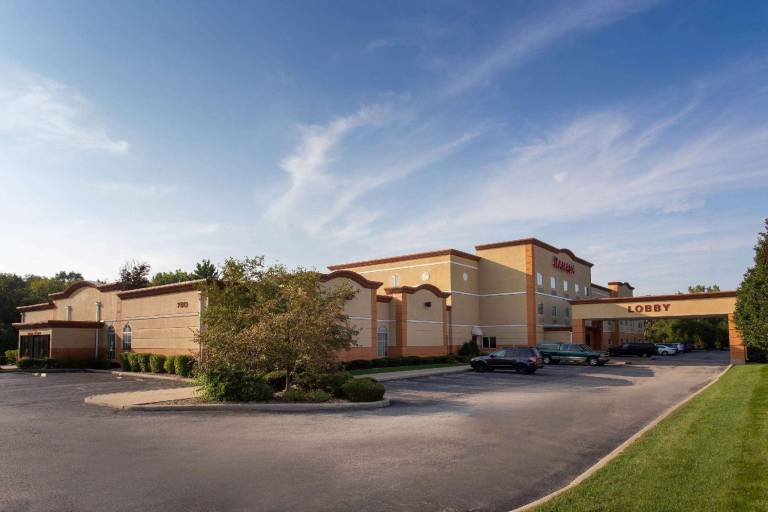 Ramada by Wyndham Glendale Heights Lombard