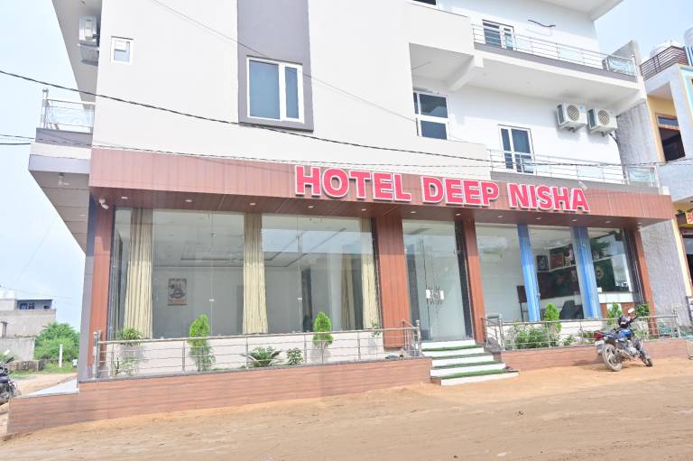 Hotel Deep Nisha
