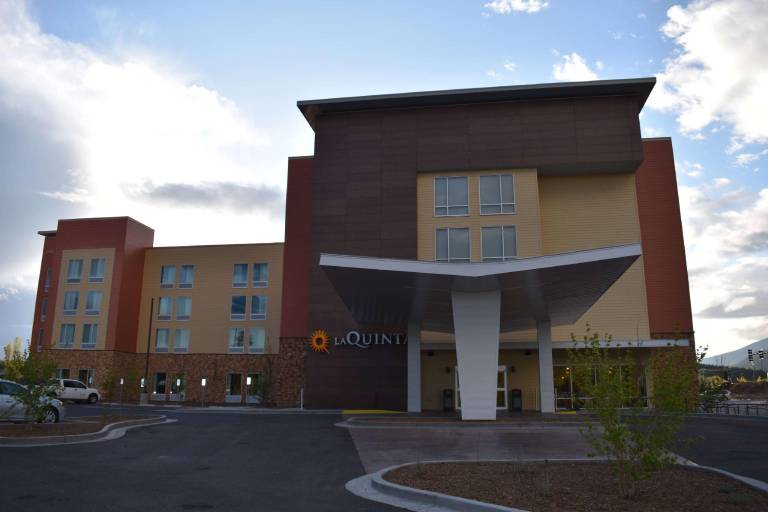 La Quinta Inn & Suites by Wyndham Flagstaff East I-40 — photo 4