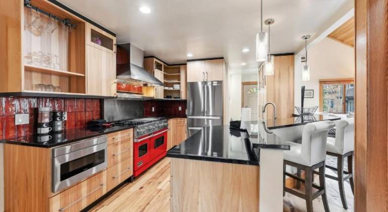 Fully equipped vacation home with BBQ, garden & jacuzzi | Pets allowed — photo 4