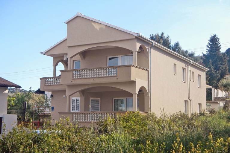 Apartma Tkon