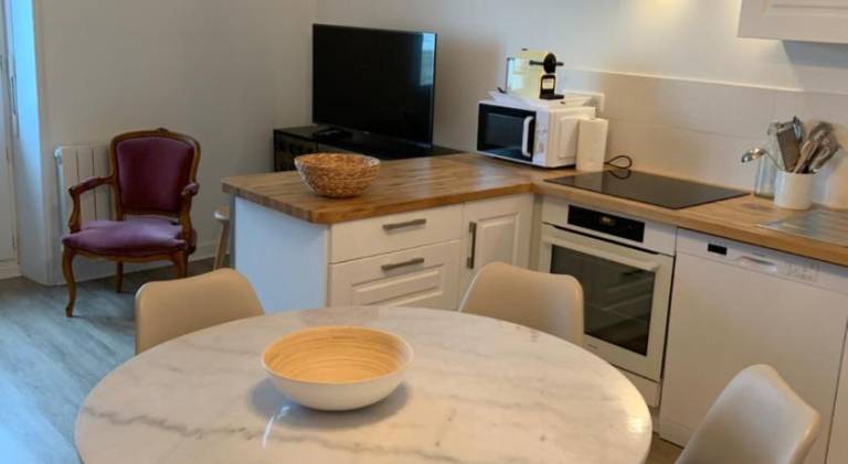 Rental apartment with patio — photo 4