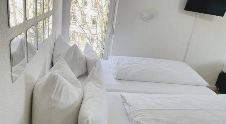 Rental apartment with 2 rooms for 11 persons in Saarbrücken