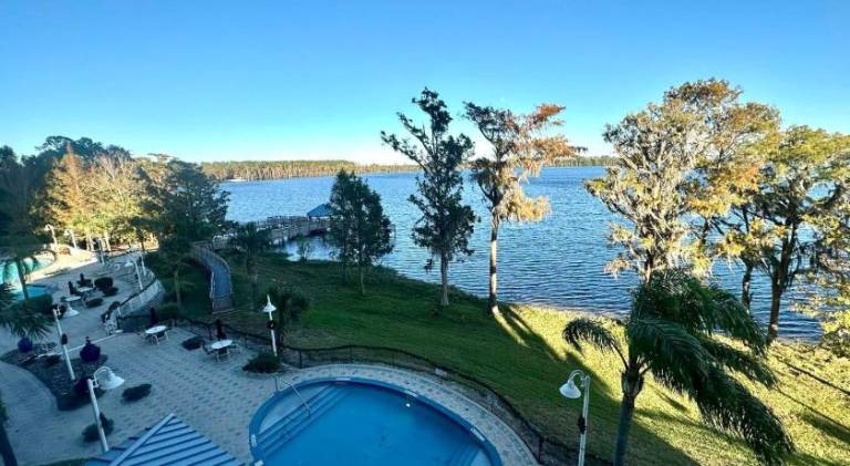Serviced apartment with yard, pool & hot tub | Dogs allowed — photo 2