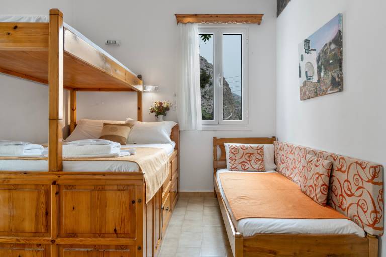 Private room with garden, fast internet & patio in Amorgos