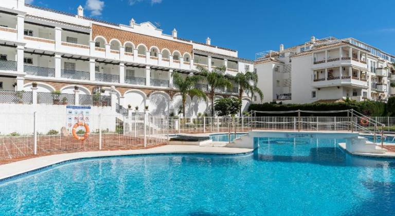 Charming apartment with yard, terrace & private pool | Next to the beach | Pets allowed in Torremolinos