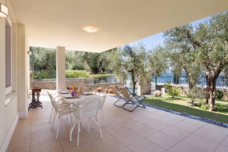 Rental apartment with yard, pool & terrace — photo 4