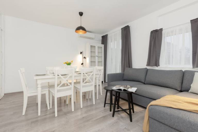 Krucza 41 43 Spacious Apartment Next to PKiN — photo 5
