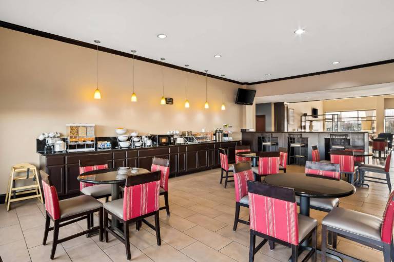 Comfort Suites Waxahachie - Dallas — photo 4