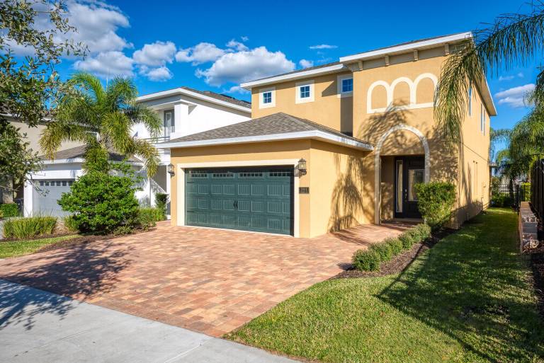House with private pool in Kissimmee, FL