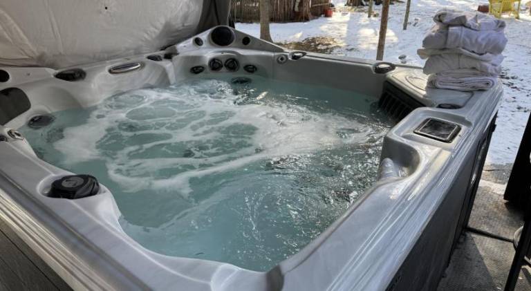 Rustic Cozy Cabin with hot tub — photo 5