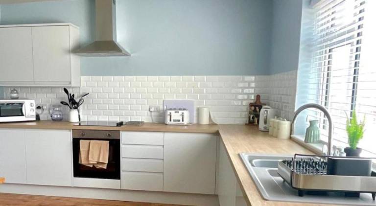 Lovely big 3 bedroom maisonette close to the beach — photo 4