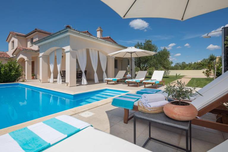 Ferienhaus in Bilice, Šibenik f&uuml;r max. 10 Personen