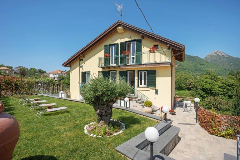 Villa Degli Dei with Mountain Views, Wi-Fi, and Air Conditioning — photo 3