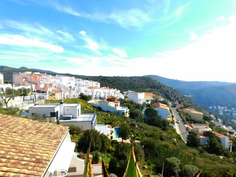Apartment with terrace, sea views and communal pool — photo 2