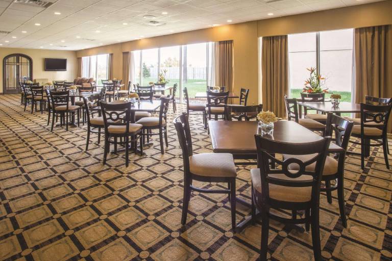 La Quinta Inn & Suites by Wyndham Indianapolis South — photo 3