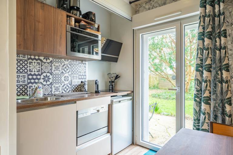 Apartment with BBQ, patio & yard in Saintes