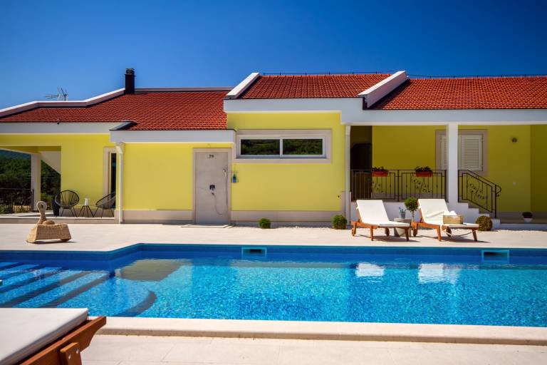 Child-friendly villa with BBQ, yard & terrace | Mountain view | Pets are welcome — photo 5
