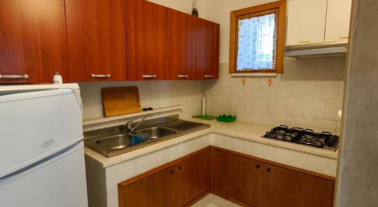 Beautiful serviced apartment with yard & pool | Dogs allowed — photo 5