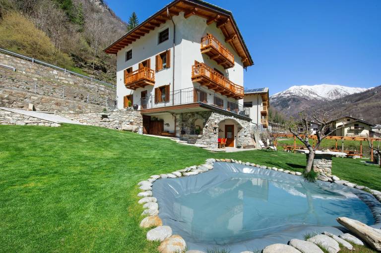 Apartment "Cucu - 1" with Mountain View, Private Terrace, and Shared Barbecue in Aosta