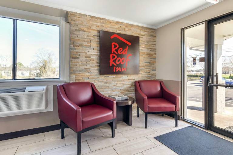 Red Roof Inn Suffolk — photo 2