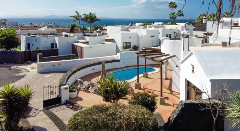Villa with pool | Pet-friendly — photo 4
