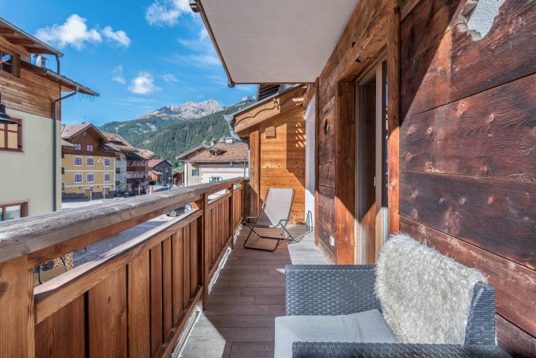Vacation Apartment "Ciasa" with Mountain View, Wi-Fi & 2 Balconies — photo 2