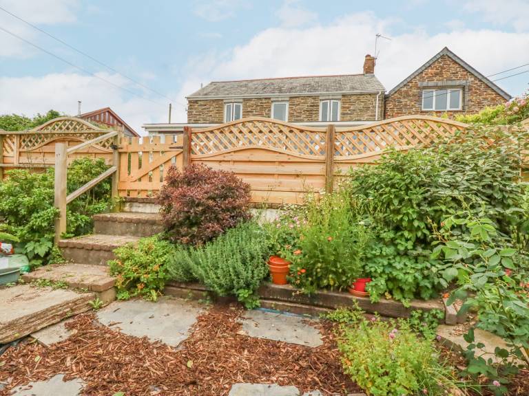 Family-oriented cottage with patio & garden | Beach view | Pet-friendly — photo 3