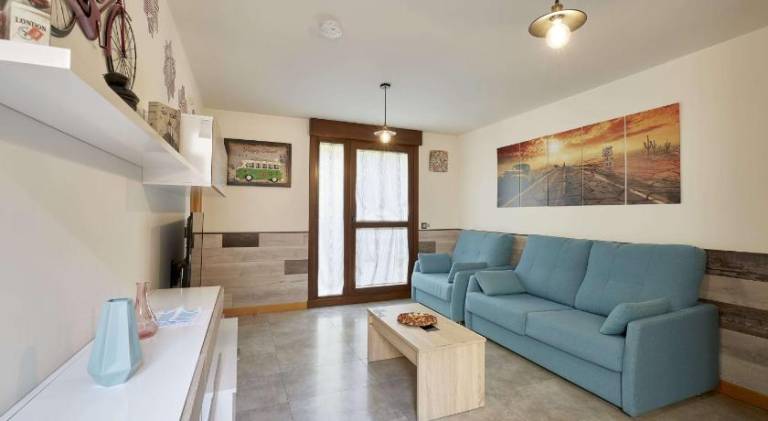 Holiday apartment with patio & heated pool | Next to Plaza Mayor in Salamanca