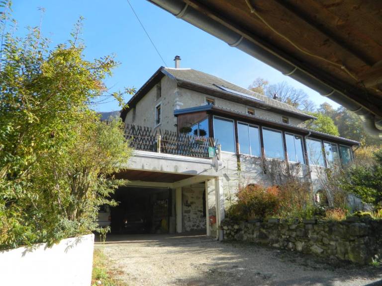 Charming gite with patio & yard | Pet-friendly in Chambéry