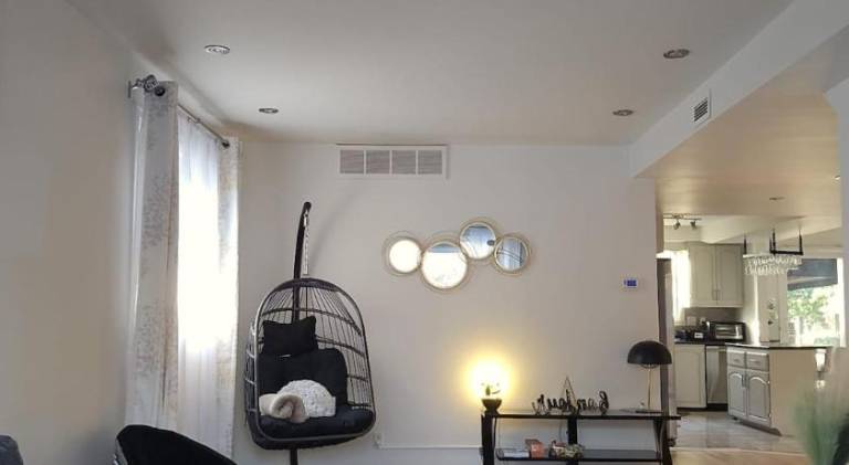 Rental apartment with jacuzzi in Longueuil, QC