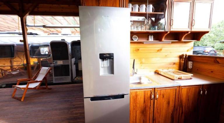 Luxury Vintage Airstream RV/Caravan Retro Charm Meets Comfort — photo 5