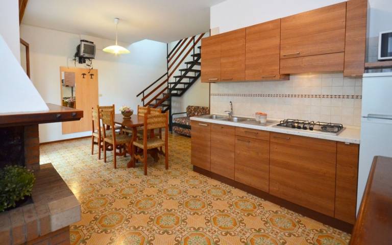 Bright and Spacious House with Green Retreat Outside — photo 4