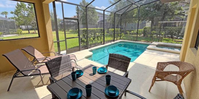 Family-friendly vacation home with hot tub & private pool | Pet-friendly in Cham