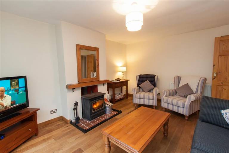 Cottage with garden — photo 3