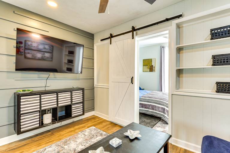 Close to Camden Clark: Central Parkersburg Condo — photo 5