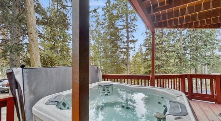 Spacious vacation home with hot tub | Pets allowed — photo 5