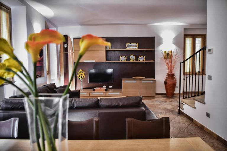 Apartment with jacuzzi & terrace | City view — photo 3