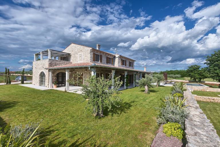 Villa with pool, garden & sauna | Pool view — photo 2