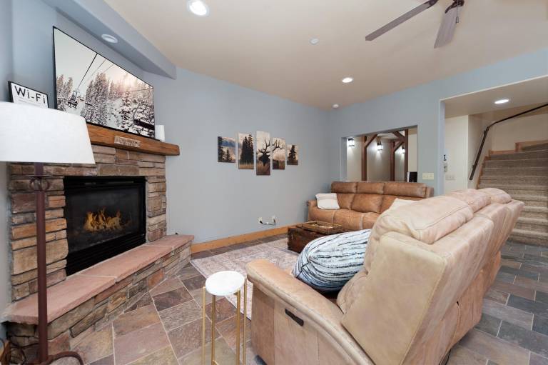 Vacation home with hot tub, grill & heated pool | Mountain view — photo 4