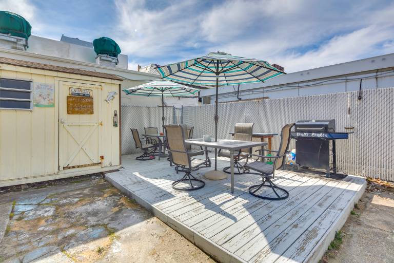 Near Convention Center & Boardwalk! Apt w/ Sunroom — photo 3